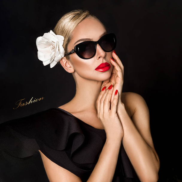 Makeup fashion. Portrait of beautiful elegant woman with perfect makeup, sunglasses and red lips and nails on black background in studio. Beauty makeup and nails - concept. Parisian look. - Photo, Image