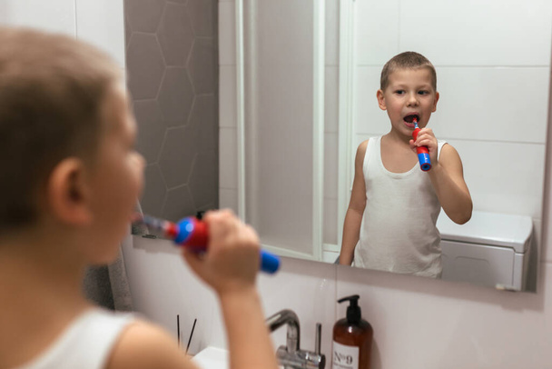 young boy brushing his tooth in bathroom - Zdjęcie, obraz