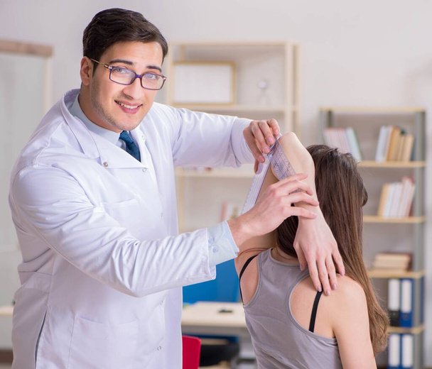 Doctor checking patients joint flexibility - Φωτογραφία, εικόνα