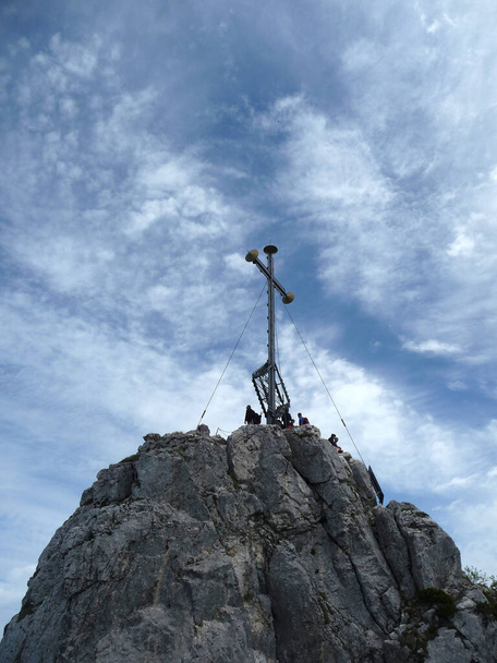 Summit cross of famous Kampenwand mountain in Chiemgau Alps, Bavaria, Germany - Foto, afbeelding