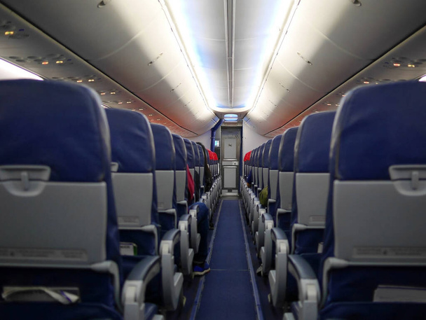Interior y pasajeros en el avión - Foto, Imagen