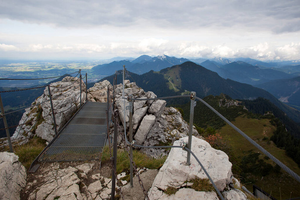 No topo de Kampenwand, montanha na Baviera, Alemanha, horário de verão - Foto, Imagem