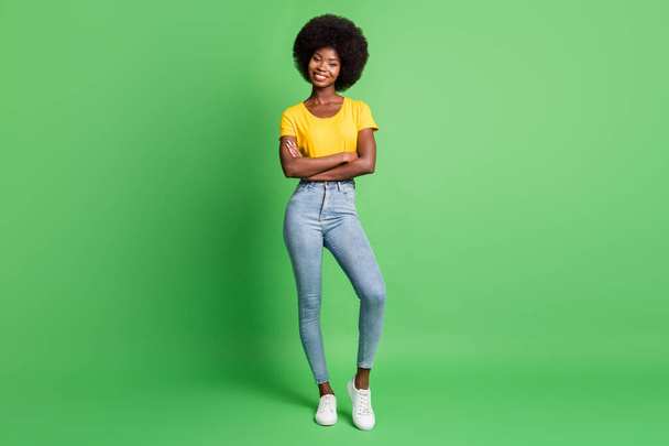 Full size photo of young happy cheerful smiling beautiful afro girl with crossed hands isolated on green color background - Фото, зображення