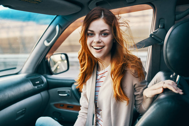 woman in front seat of car turned back and window design salon travel companion travel tourism - Foto, imagen