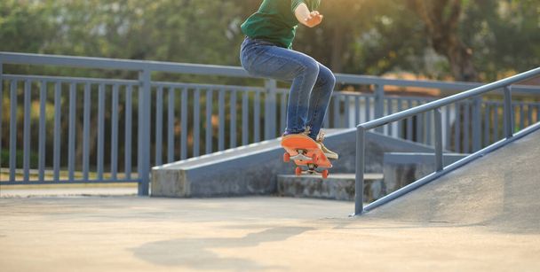 Asian woman skateboarder skateboarding at skatepark - Фото, зображення