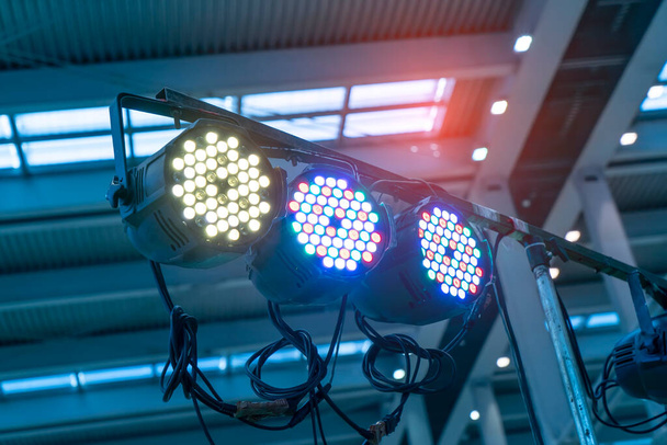 LED-valo ostoskeskuksen katolla - Valokuva, kuva
