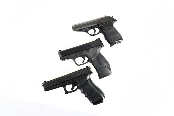 3 pistolets
 - Photo, image