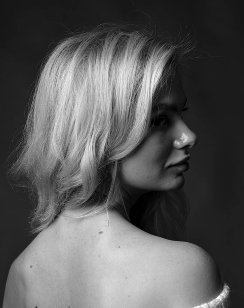 Blonde hair female model posing on camera  - Foto, imagen