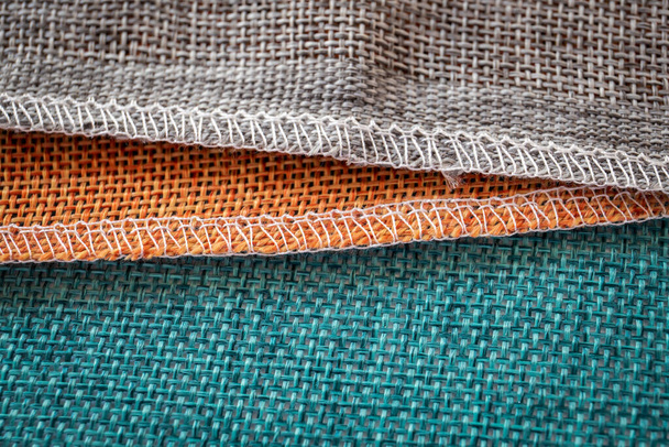 Оранжевый, зеленый и коричневый текстиль. Ткань для украшения, фона и творчества - Фото, изображение