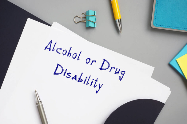 Alkol veya Uyuşturucu Engelliliğiyle ilgili hukuki kavram - Fotoğraf, Görsel