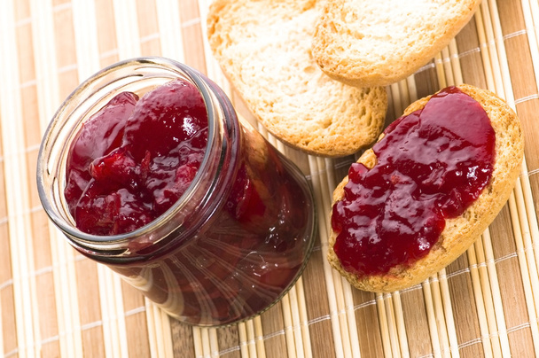 Snídaně třešňové marmelády na toastu - Fotografie, Obrázek