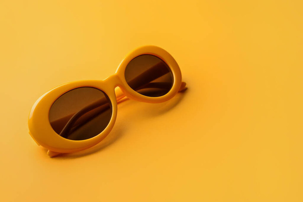 Stylish sunglasses on color background - Foto, immagini