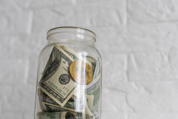 One hundred dollar bills in a glass jar - Zdjęcie, obraz