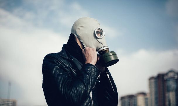 close up. casual guy in a gas mask - 写真・画像