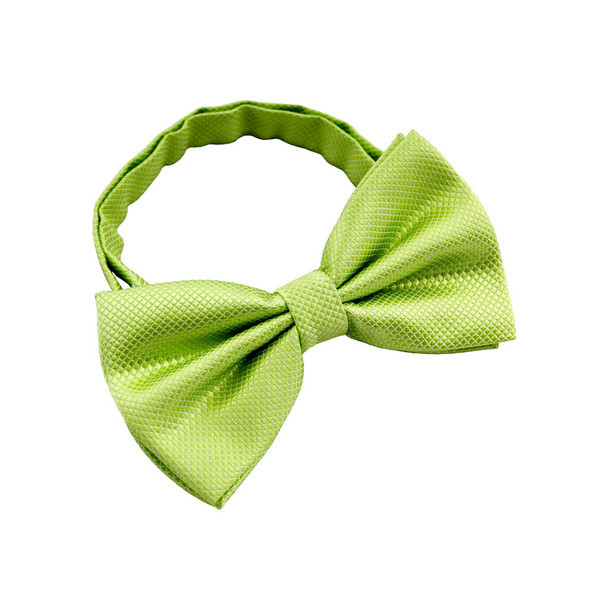 Светло-зеленый галстук из лука изолирован на белом фоне. Мужской аксессуар для свадебной церемонии - Фото, изображение