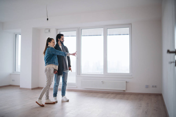 Young couple moving in new flat, new home and relocation concept. - Foto, Bild