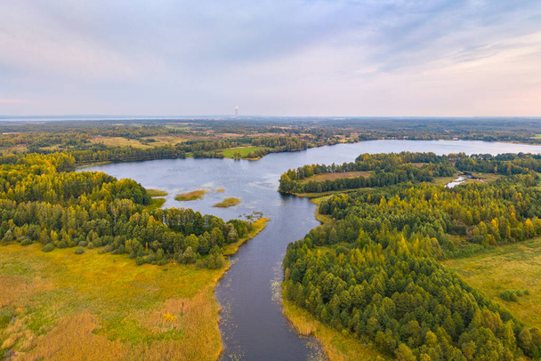 Аерофотознімок озера Сіаліава (Білорусь) на світанку - Фото, зображення