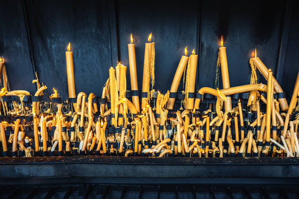 Nabídka svíček v Asylu Fatimy - Fatima, Portugalsko - Fotografie, Obrázek