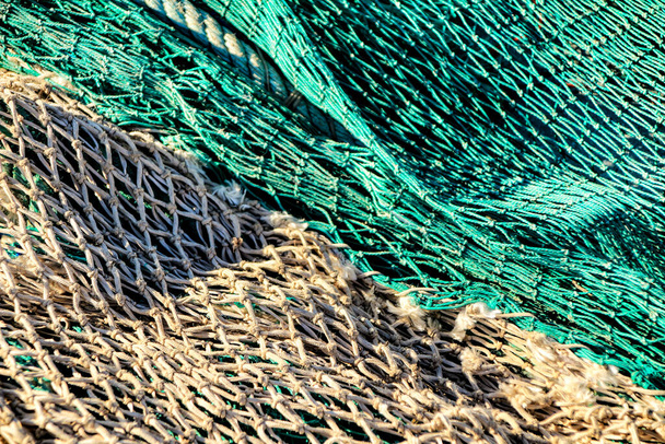 Redes de pesca fondo en el muelle de Santa Pola, España - Foto, imagen