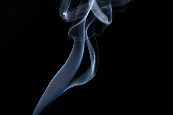 дым на черном фоне - Фото, изображение