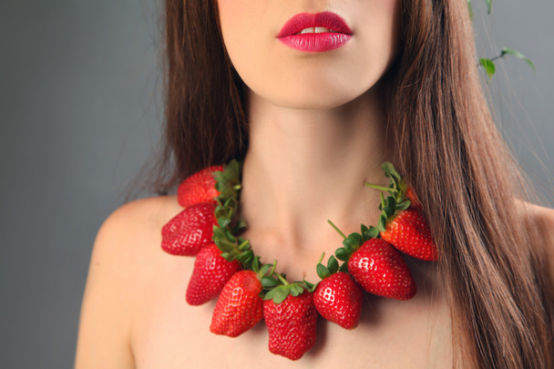 Berries in hair - Zdjęcie, obraz