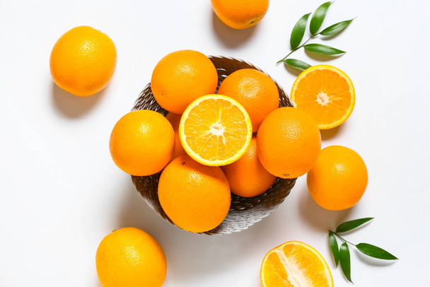 Bowl with oranges on white background - Fotoğraf, Görsel