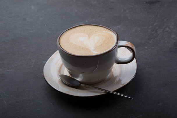 Ceramic cup of fresh cappiccino coffee with foam - Foto, afbeelding