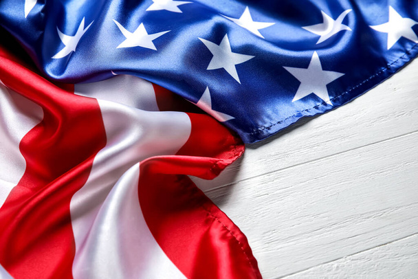 Amerikai zászló fehér fa háttér - Fotó, kép