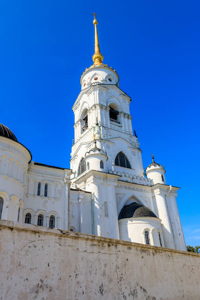 Vladimir, Rusya 'daki Dormition Katedrali' nin (Assumption Cathedral) çan kulesi. Rusya 'nın altın yüzüğü - Fotoğraf, Görsel