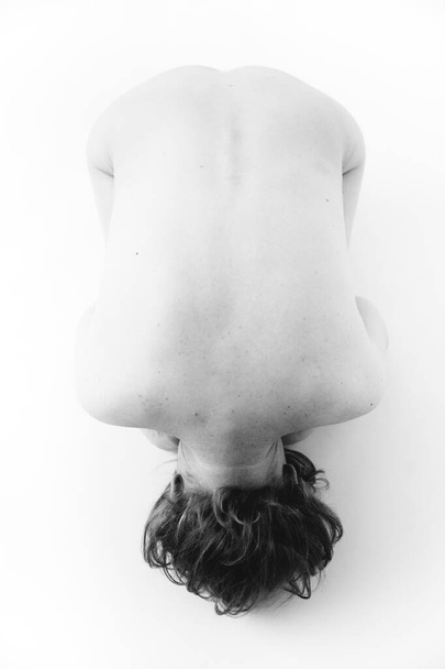 dettagli del corpo ritratto in bianco e nero di bella ragazza, fuzzy e sfocata fotografia d'arte - Foto, immagini