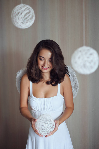 Beautiful girl with angel wings smiling - Foto, imagen