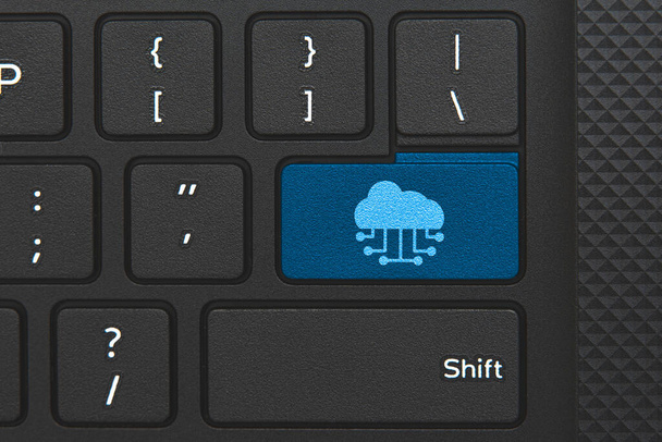 Online felhő tárhely ikon PC billentyűzet kulcs - Fotó, kép