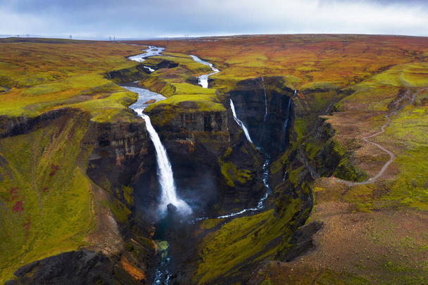 Luftaufnahme der Wasserfälle Haifoss und Granni in Island - Foto, Bild