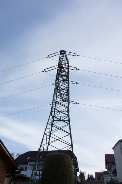 опасность электросмога через электромагнитные поля в жилом районе - Фото, изображение
