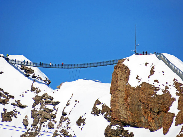 Peak walk on the Suspension bridge between two mountain peaks (Travel destination Glacier 3000) or Peak walk sur le pont suspendu, Les Diablerets - Canton of Vaud, Switzerland (Suisse) - Photo, Image