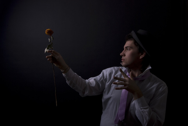 Man with a rose - Foto, afbeelding