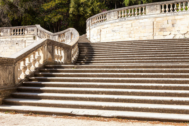 monumental stair in a public garden - Zdjęcie, obraz