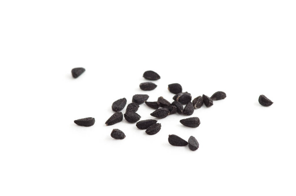 Semillas de sésamo negro aisladas sobre fondo blanco - Foto, Imagen