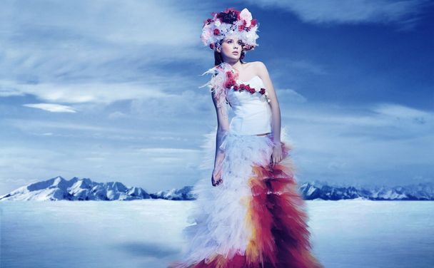 The bride in snow mountains - 写真・画像