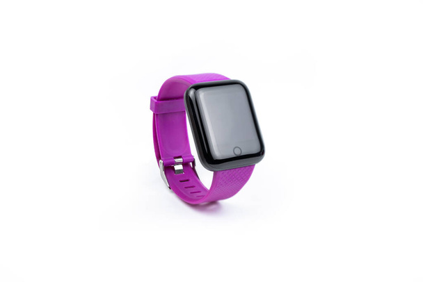 Yeni markasız akıllı saat. Boş siyah ekranlı mor spor bilezikleri - Fotoğraf, Görsel