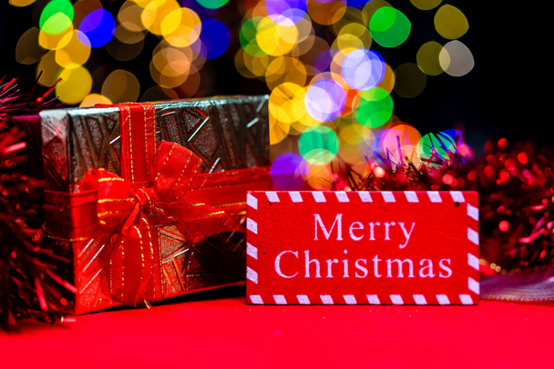 Natale decorazione, Natale e Capodanno vacanze sfondo, stagione invernale con ornamenti natalizi e luci sfocate - Foto, immagini