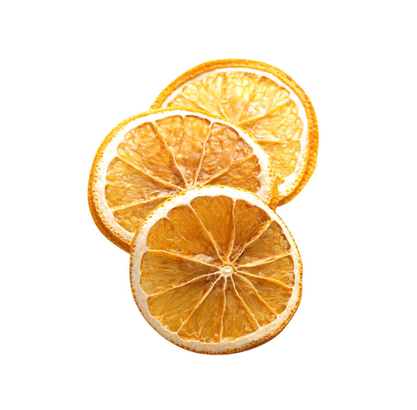 Okrągłe plasterki suszonej pomarańczy, izolowane na białym tle - Zdjęcie, obraz
