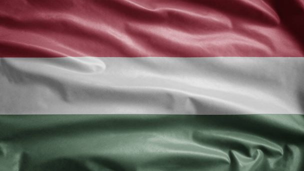 Maďarská vlajka vlaje ve větru. Detailní záběr na maďarský prapor, měkké a hladké hedvábí. Textilní textura podporučík pozadí. Použít pro národní den a zemi příležitosti koncept. - Fotografie, Obrázek