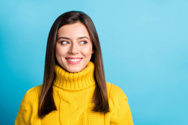 Close-up portrait of attractive cheerful girl looking aside copy space advert isolated over bright blue color background - Foto, Imagen