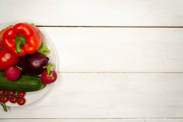 Légumes et fruits sur fond blanc - Photo, image