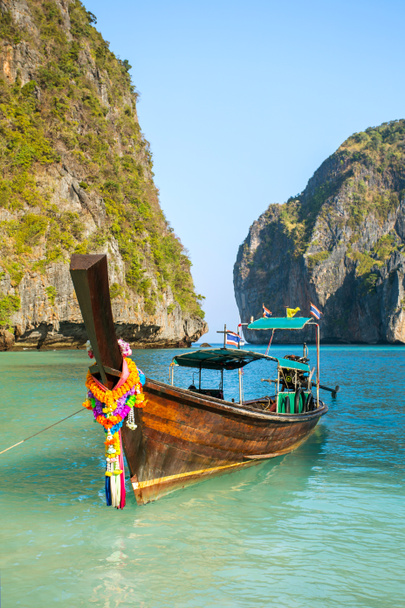 longtail łodzi w maya bay, koh phi phi leh, krabi, Tajlandia - Zdjęcie, obraz