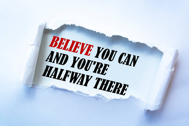 Cree que puedes y estás a mitad de camino. Teodoro Roosevelt (1858-1919)) - Foto, imagen