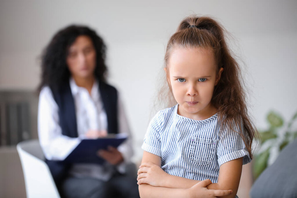 Displeased little girl at child psychologist's office - 写真・画像