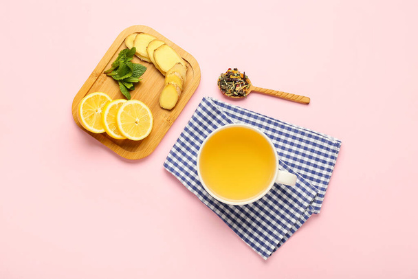 Cup of tea with ginger, mint and lemon on color background - Photo, Image