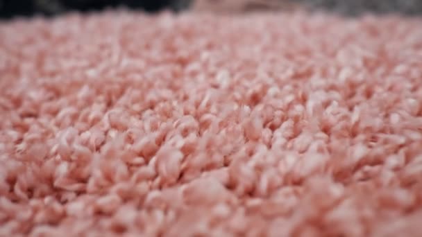 Κοντινό πλάνο της κίνησης ροζ χαλί κάμερα - Πλάνα, βίντεο